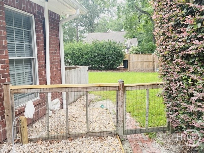 Building Photo - 104 Red Bluff Run