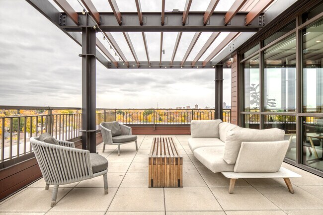 Building Photo - 985 Albion St