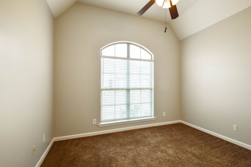 Building Photo - 6219 Arlington Ln