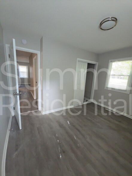 Building Photo - 5700 E 40th St