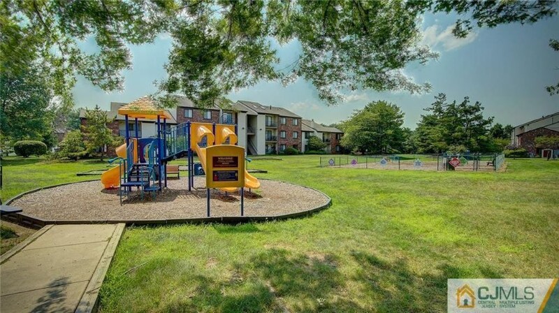 Building Photo - 433 Danbury Ln