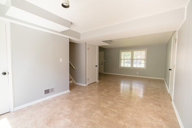 Building Photo - 9300 Outlook Dr