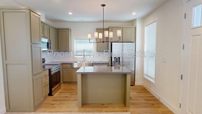 Building Photo - 13151 Cayote Ave