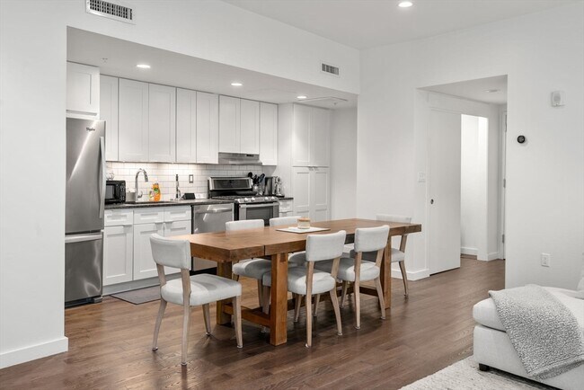 Building Photo - 126 Salem St