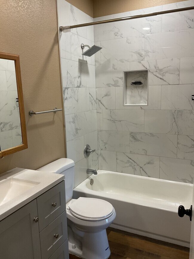 Building Photo - Spacious Townhouse near McKellips & Lindsay across from Community Pool
