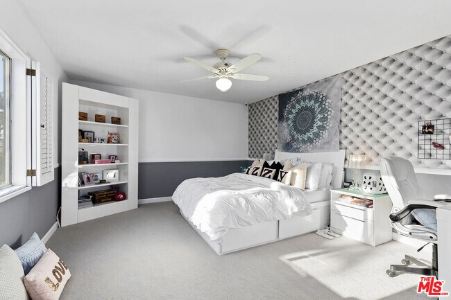 Building Photo - 5176 Don Pio Dr