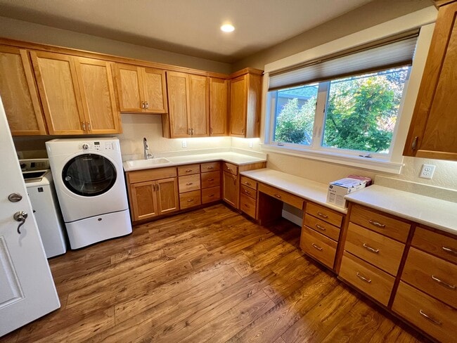 Building Photo - 449 Eagle Rock Dr