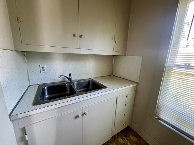 Building Photo - 1 Bed, 1 Bath House