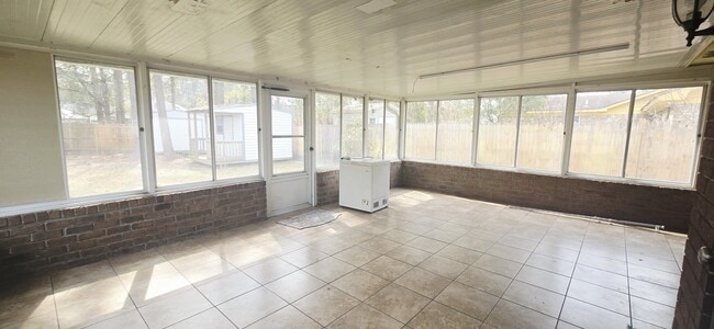 Building Photo - 1087 Desert Shield St