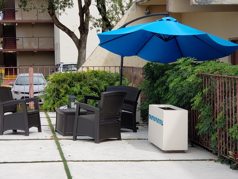 Building Photo - 9431 SW 4th St