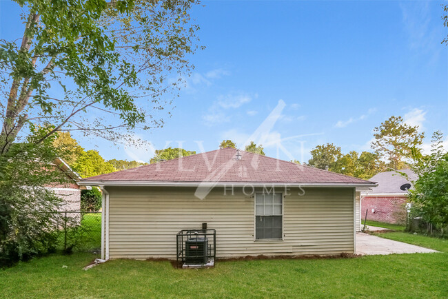 Building Photo - Stunning 3BR, 2BA home