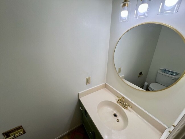 Building Photo - Townhome in a Great Community! 3bd/2.5ba