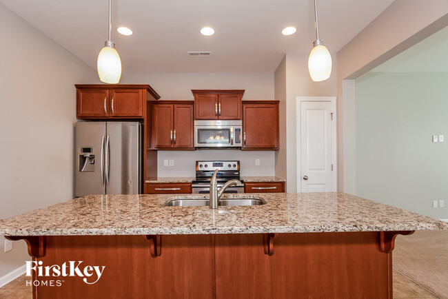 Building Photo - 8120 Dumphries Dr