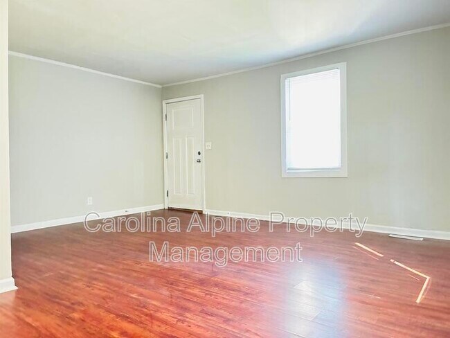 Building Photo - 2341 Arden St