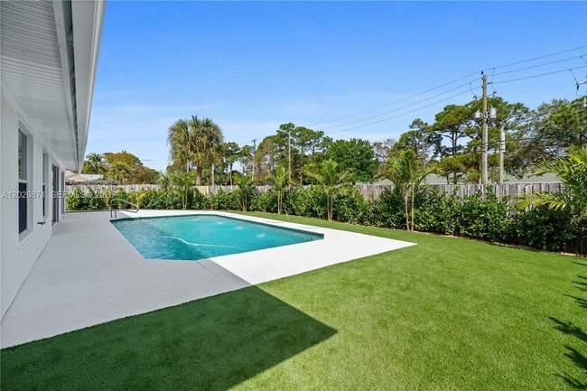 Building Photo - 5923 Loxahatchee Pines Dr