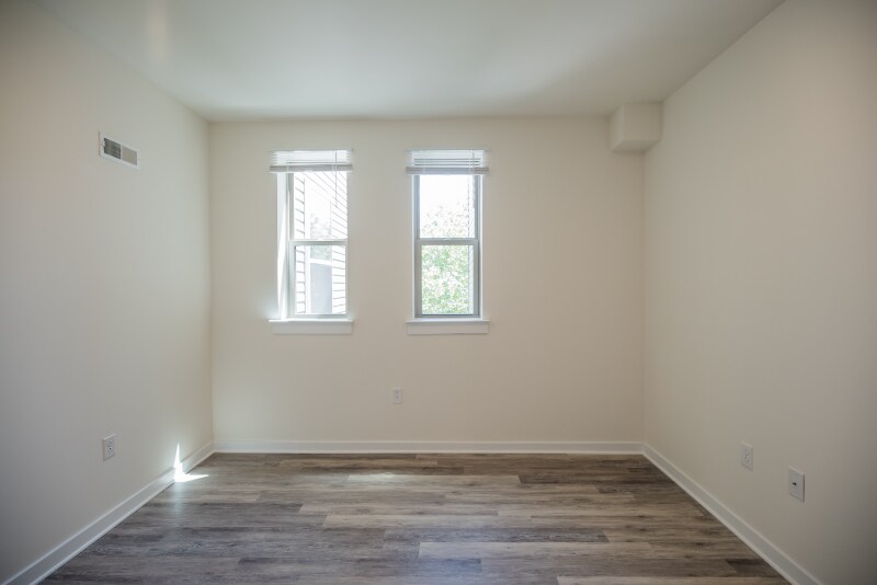 Building Photo - 4210 Chestnut St