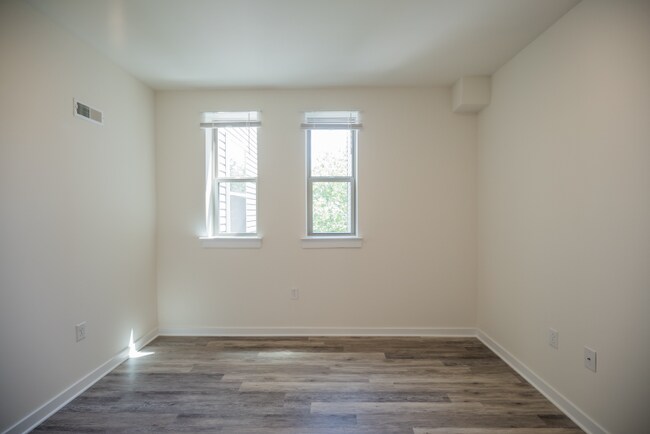 Building Photo - 4210 Chestnut St
