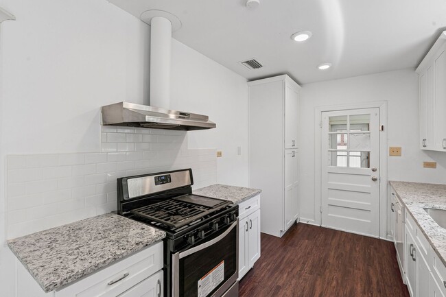 Building Photo - Historic Charm in Hillsboro!