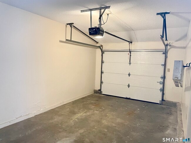 Building Photo - 705 Lake Ave