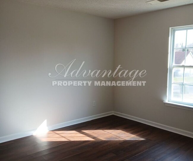 Building Photo - Cute 3 bedroom 2 bathroom home in Frayser ...