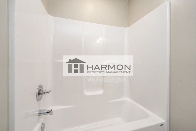 Building Photo - 416 N Georgie Ave