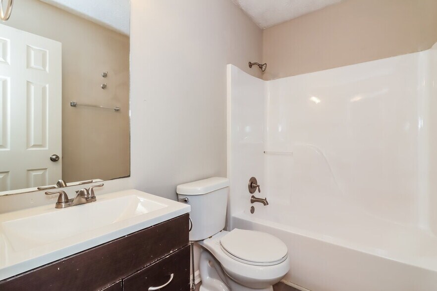 Building Photo - 71 Brooke Dr