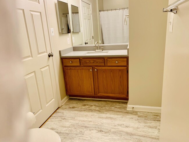 Building Photo - 4138 Fountainside Ln