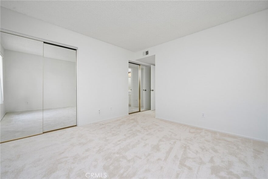 Building Photo - 26342 Forest Ridge Dr