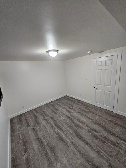 Building Photo - 9411 Castlewood St
