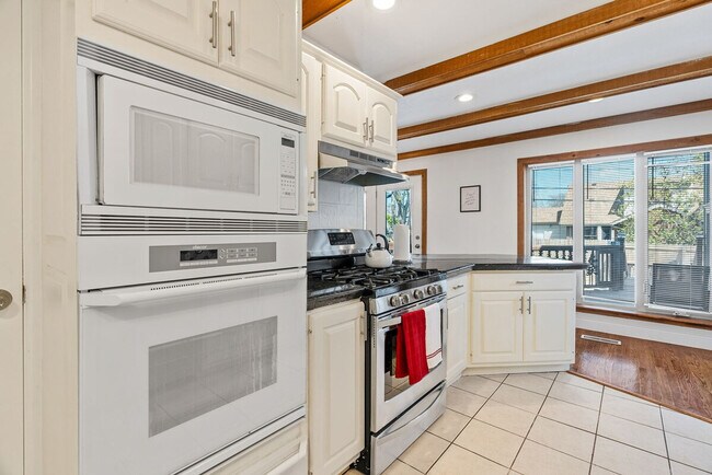 Building Photo - 5382 Kings Park Dr