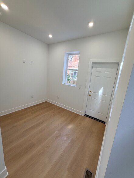 Building Photo - 1325 Kerbaugh St