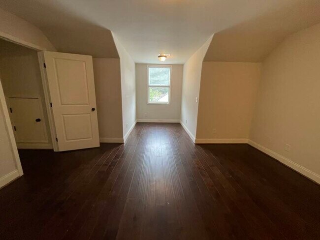 Building Photo - 978 Lennox Blvd