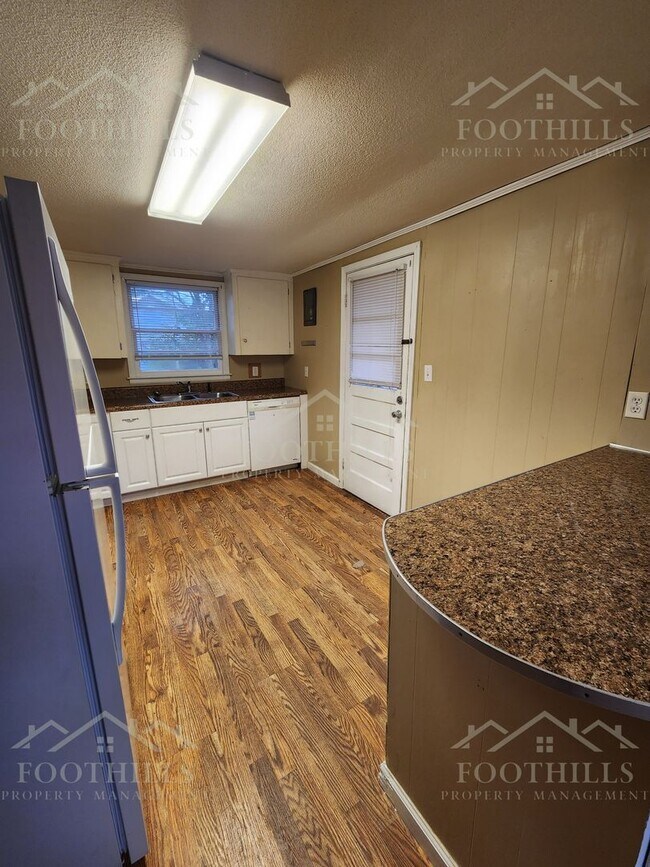 Building Photo - 202 William St