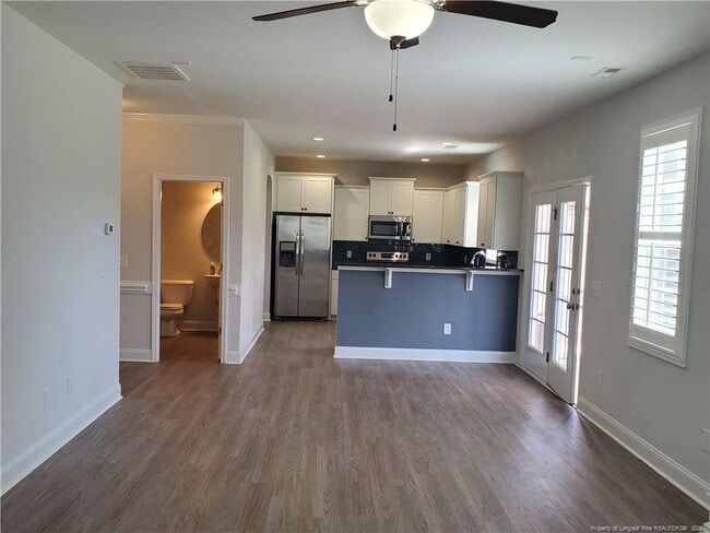 Building Photo - 5717 Pondhaven Dr