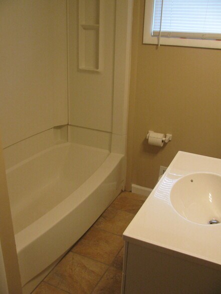 Building Photo - 5241 Wakefield Dr