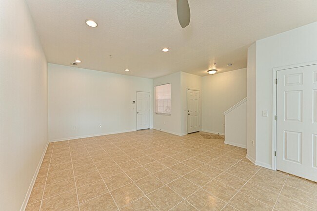 Building Photo - 3566 Parkridge Cir