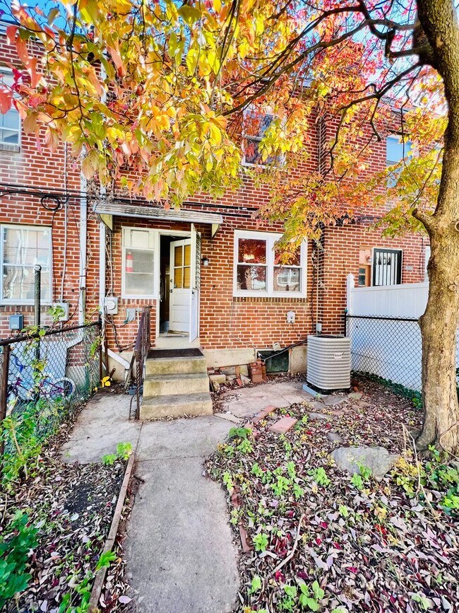 Building Photo - 7445 Rhoads St