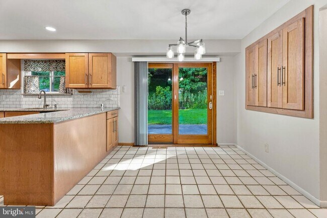 Building Photo - 4631 Hawksbury Rd