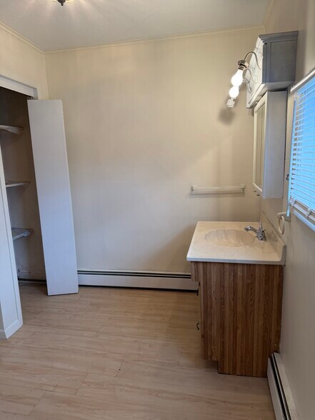 Building Photo - 1524 Meylert Ave