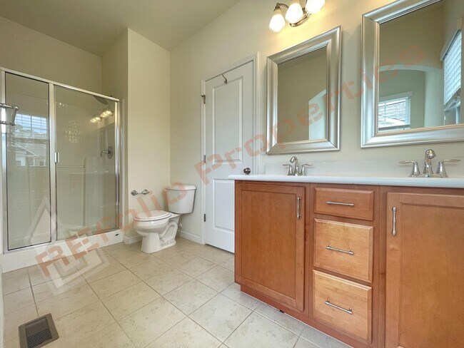 Building Photo - Great Location! 2 Story 3 Bedroom 1 Car-Garage End Unit Town Home with Community Pool  @ 55 James...