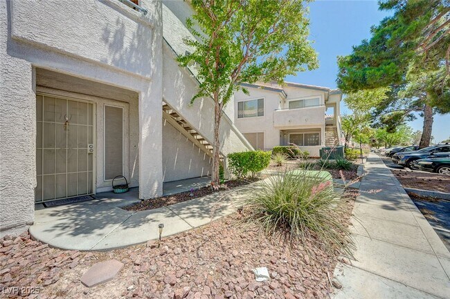 Building Photo - 5196 Mandalay Springs Dr