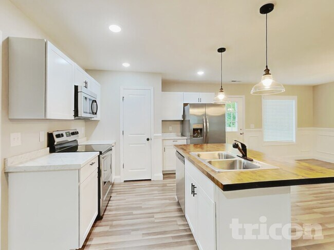 Building Photo - 19 Bloomwood Heights