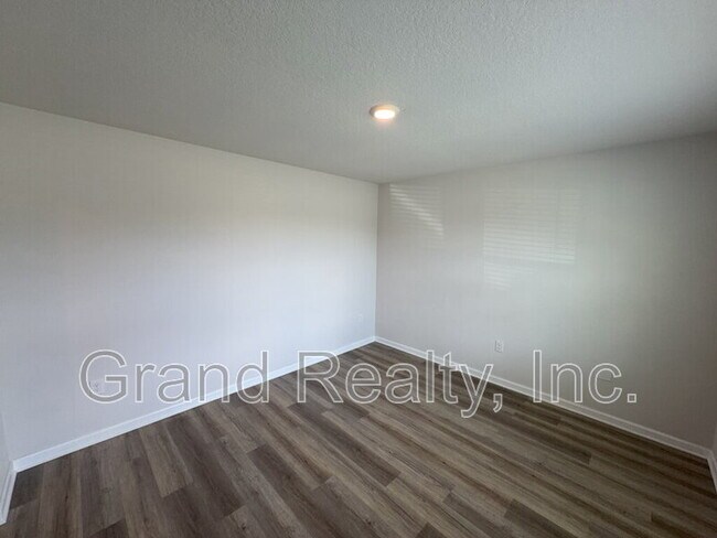 Building Photo - 5431 Peach Dr
