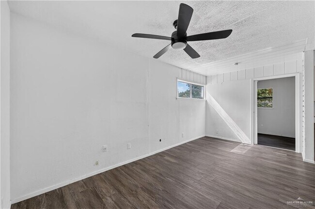 Building Photo - 20 Quince Ave