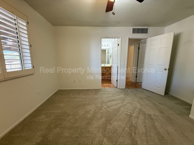 Building Photo - 6410 E Dixileta Dr