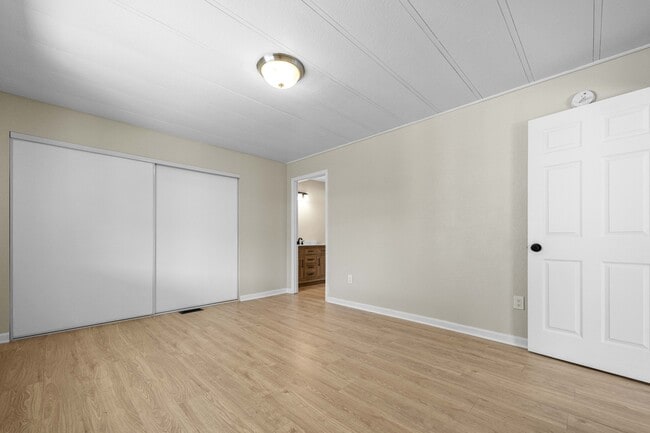 Building Photo - 34830 Lyn Ave