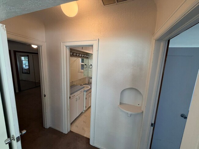 Building Photo - 2 Bedroom with a garage with Large fenced yard!