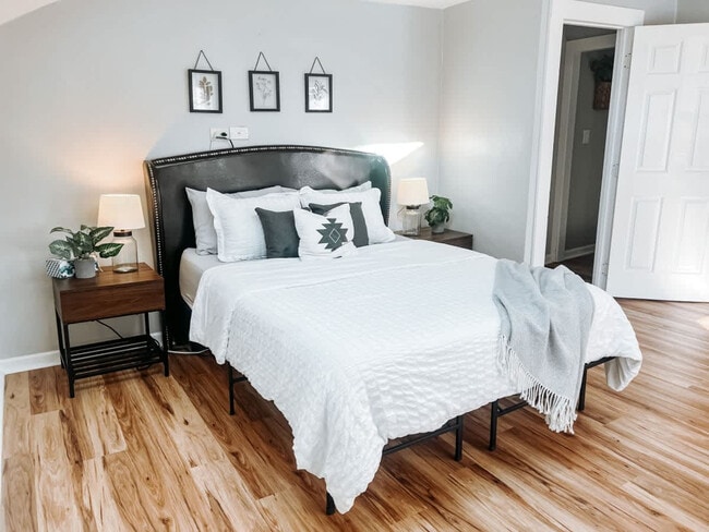 Building Photo - 367 S Rocky River Dr