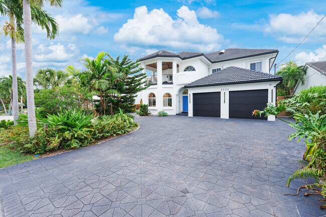 Building Photo - 2609 Center Ave