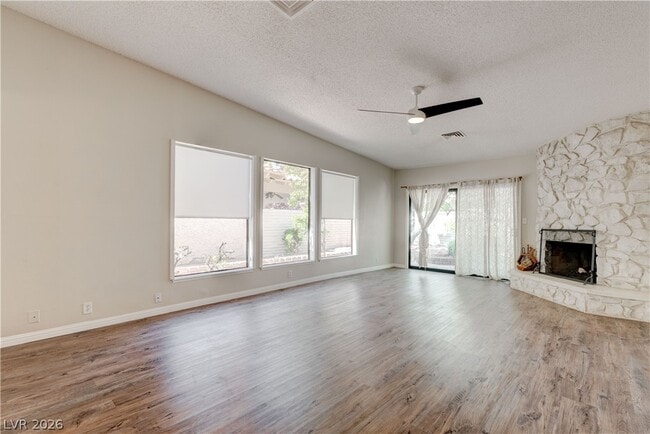 Building Photo - 2204 Plaza Del Robles